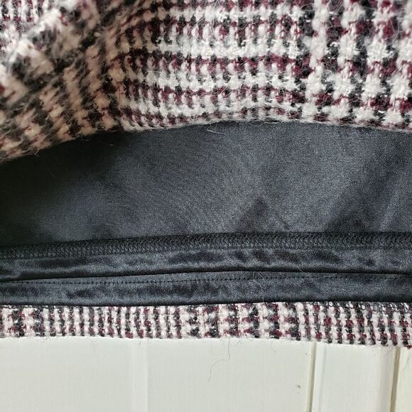 Line & Dot Wool Blend Fully Lined Mini Skirt - Picture 9 of 9